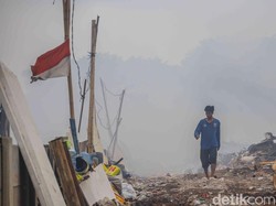 Ulah Penabun Bikin Tumpukan Sampah di Kelapa Gading Terbakar Berjam-jam