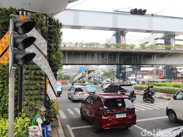 Lampu Lalu Lintas Mati Akibat Pemadaman Listrik
