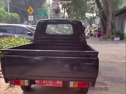 Viral Mobil Dinas Parkir di Trotoar, Satpol PP DKI Minta Maaf