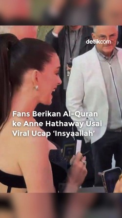 Video: Fans Berikan Al-Quran ke Anne Hathaway Usai Viral Ucap Insyaallah