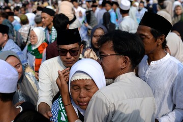 Bingkai Sepekan: Perjalanan Haji Dimulai