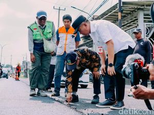 Bupati Karawang Awasi Langsung Perbaikan Jalur Padat Surotokunto