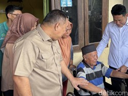 Sumardi Semringah Dapat Kursi Roda, Bupati Subandi Tawarkan Kaki Palsu