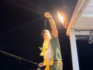 Keren! Eza Gionino Jago Mancing, Berhasil Tangkap Ikan Jumbo