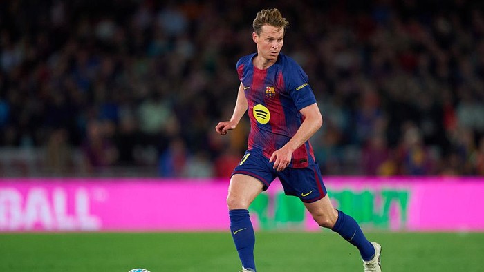 BARCELONA, SPAIN - APRIL 22: Frenkie De Jong of FC Barcelona with the ball during the LaLiga EA Sports match between FC Barcelona and RC Celta de Vigo at Spotify Camp Nou on April 22, 2026 in Barcelona, Spain. (Photo by Pedro Salado/Getty Images)