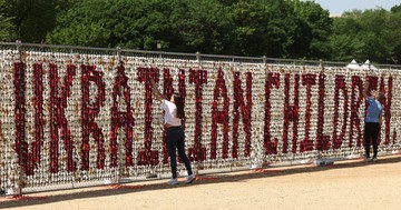 Instalasi Teddy Bear di AS Tuntut Pemulangan Anak Ukraina
