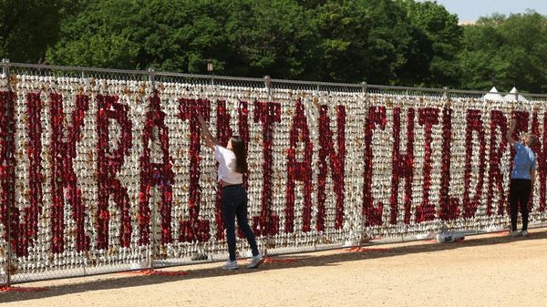 Instalasi Teddy Bear di AS Tuntut Pemulangan Anak Ukraina