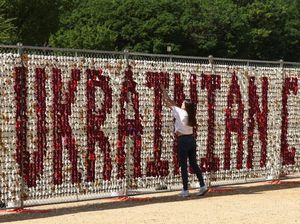 Instalasi Teddy Bear di AS Tuntut Pemulangan Anak Ukraina