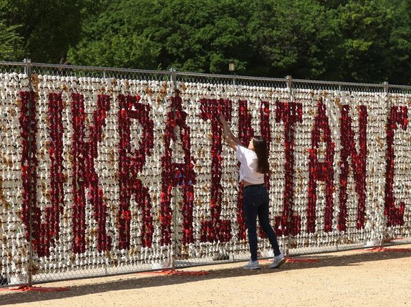 Instalasi Teddy Bear di AS Tuntut Pemulangan Anak Ukraina