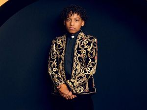 Karya Desainer Indonesia di Balik Jaket yang Dipakai Pemeran Michael Jackson Muda