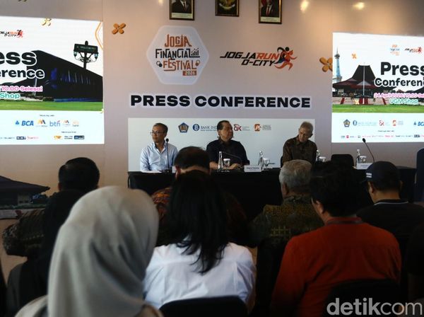 Chairul Tanjung-Ketua LPS ke UGM Beberkan Tujuan Jogja Financial Festival