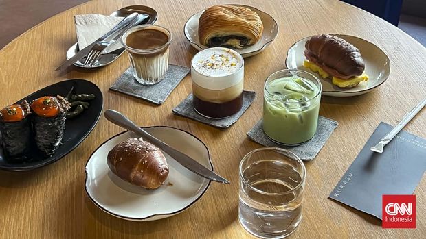 Ada nan berbeda di Metro Department Store Plaza Senayan. Untuk pertama kalinya dalam lebih dari tiga dekade, area ini menghadirkan tenant makanan dan minuman (food and beverage/F&B).Brand kopi asal Kyoto, Jepang, Kurasu, resmi datang dan menjadi tenant F&B pertama di area tersebut.