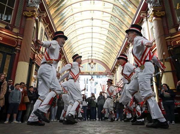 Morris Dancing Hidupkan Tradisi St. George