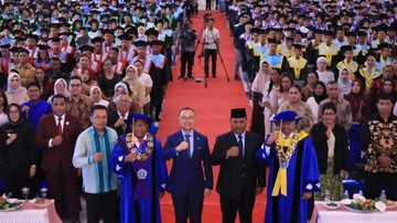 Eddy Soeparno Berikan Beasiswa untuk Lulusan Terbaik Unpatti