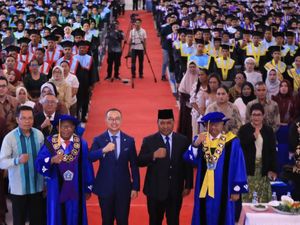 Eddy Soeparno Berikan Beasiswa untuk Lulusan Terbaik Unpatti