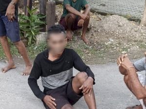 Tertangkap Basah Curi 2 Helm di Garasi Rumah, Pria Dihajar Massa