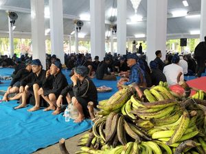 1.515 Warga Baduy Jalan Kaki 40 Km ke Pendopo Bupati Lebak Bawa Hasil Bumi