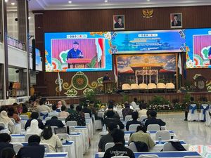 Kemdiktisaintek Ungkap Lulusan Guru Membludak, Dokter Bisa Oversupply pada 2028