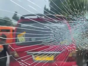 Heboh Sopir Angkot di Jaktim Rusak Mobil usai Ditegur Lawan Arah