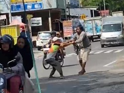 2 Pak Ogah Duel di Jalanan Parepare gegara Masalah Jam Kerja