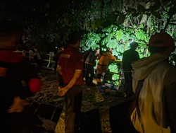 Wanita Diduga Loncat ke Jurang 5 Meter di Bogor, Tim SAR Sisir Lokasi