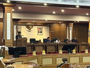 Raperda Pariwisata Bali: Sport-Spiritual Tourism-Turis Dilarang Sewa Motor