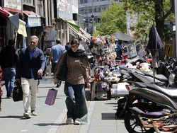 Keluhan Warga Iran: Harus Bayar 3 Kali Lipat Demi Sepotong Roti