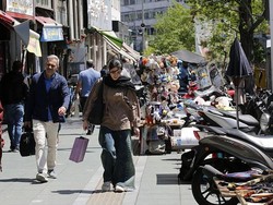 Keluhan Warga Iran: Harus Bayar 3 Kali Lipat Demi Sepotong Roti