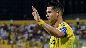 Cristiano Ronaldo Mau Buka Puasa: Dua Trofi Sekaligus