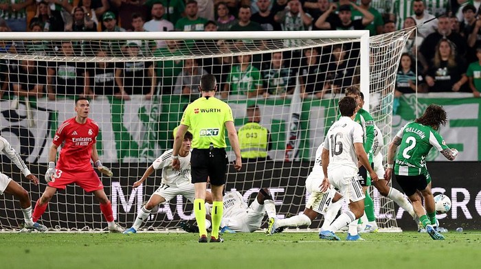 SEVILLE, SPAIN - APRIL 24: Hector Bellerin of Real Betis scores his teams first goal during the LaLiga EA Sports match between Real Betis Balompie and Real Madrid CF at Estadio La Cartuja on April 24, 2026 in Seville, Spain. (Photo by Fran Santiago/