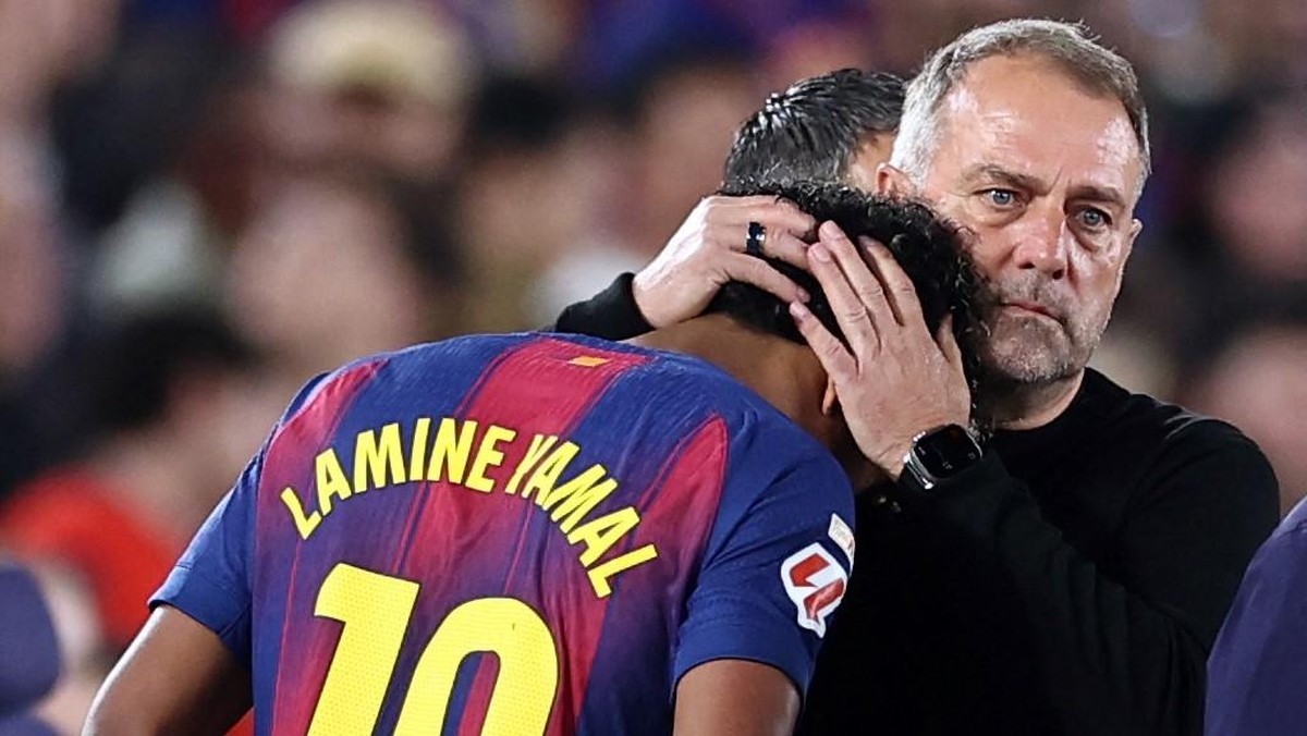 Pelatih Barcelona Hansi Flick minta Lamine Yamal jaga badan lebih baik. (AFP/JOSEP LAGO)