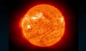 Bintik Matahari Raksasa Tahun 1947 Ungkap Potensi Superflare Sekali dalam Seabad