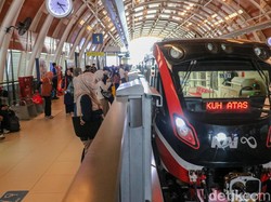 Penumpang Dengar Suara Keras Sebelum LRT Jabodebek Mati di Stasiun Cawang
