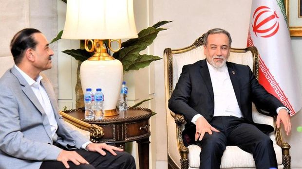 Iranian Foreign Minister Abbas Araqchi and Pakistan’s Army Chief, Field Marshal Asim Munir attend a meeting in Islamabad, Pakistan, in this handout picture released on April 25, 2026. Pakistan's Ministry of Information/Handout via REUTERS