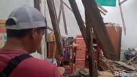 Brukk! Atap Rumah di Banaran Klaten Roboh Ibu-Anak Dilarikan ke RS