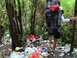 Gunung Gede Pangrango Darurat Sampah, Kemenhut Ancam Tutup Jalur Ilegal