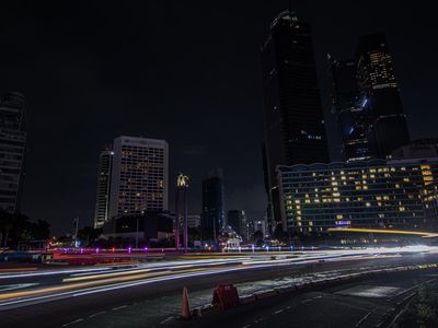 Aksi Hemat Energi, Jakarta Gelap Sejam saat Peringatan Hari Bumi