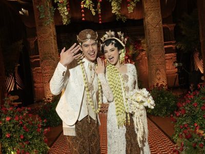 Foto-foto Pernikahan El Rumi dengan Syifa Hadju