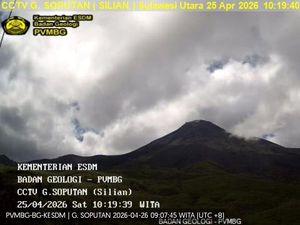 Gunung Soputan Waspada, Daerah Berbahaya Berada di Radius 2,5 Kilometer