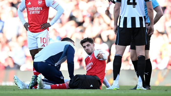 LONDON, ENGLAND - APRIL 25: Kai Havertz of Arsenal receives medical attention during the Premier League match between Arsenal and Newcastle United at Emirates Stadium on April 25, 2026 in London, England. (Photo by Stuart MacFarlane/Arsenal FC via Ge