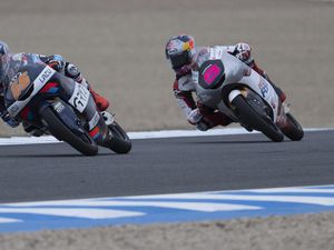 Aksi Memukau Veda Ega di Moto3 Spanyol: Start 17 Bisa Finis Keenam