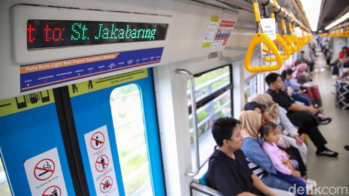 Murah dan Nyaman, LRT Palembang Jadi Favorit Mobilitas Warga LRT Palembang semakin diminati masyarakat sebagai salah satu moda transportasi jagoan di Palembang. Selain menawarkan tarif nan terjangkau, jasa ini juga dinilai nyaman dan efisien untuk menunjang mobilitas penduduk di perkotaan.