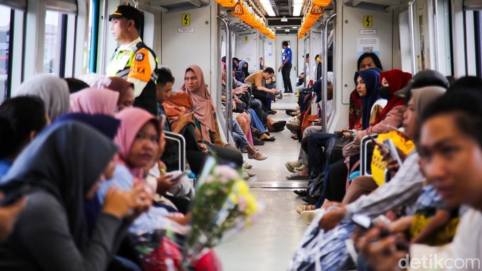LRT Palembang semakin diminati masyarakat sebagai salah satu moda transportasi jagoan di Palembang. Selain menawarkan tarif nan terjangkau, jasa ini juga dinilai nyaman dan efisien untuk menunjang mobilitas penduduk di perkotaan.
