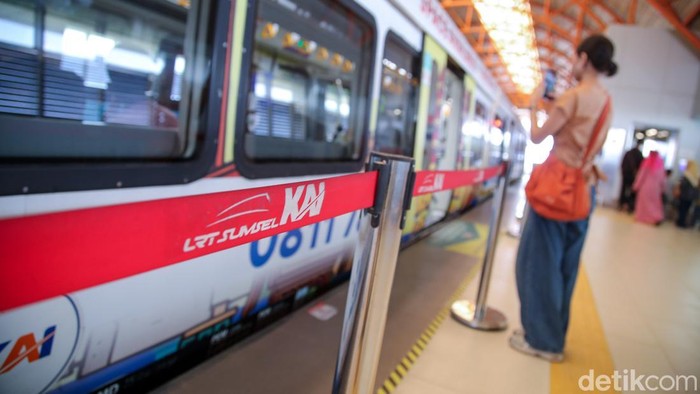 Murah dan Nyaman, LRT Palembang Jadi Favorit Mobilitas Warga LRT Palembang semakin diminati masyarakat sebagai salah satu moda transportasi jagoan di Palembang. Selain menawarkan tarif nan terjangkau, jasa ini juga dinilai nyaman dan efisien untuk menunjang mobilitas penduduk di perkotaan.