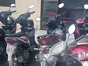 Enam Motor dan Celurit Diduga Milik Gangster Diamankan Polisi di Sidoarjo