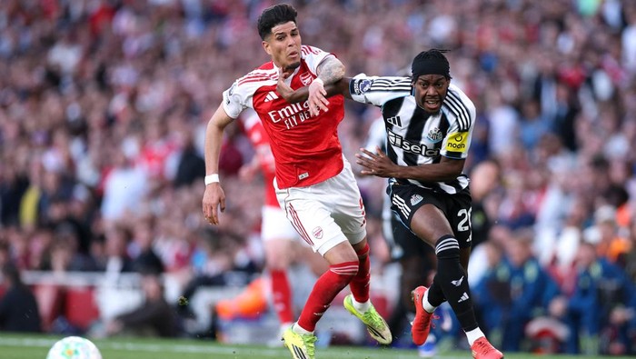 Arsenal FC kembali ke puncak klasemen usai meraih kemenangan tipis 1-0 atas Newcastle United dalam lanjutan Liga Inggris, Sabtu (25/4/2026) dini hari WIB. Satu-satunya gol dalam laga ini dicetak oleh Eberechi Eze pada awal pertandingan. Reuters/John 