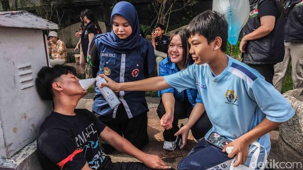 Simulasi Pertolongan Luka Bakar Curi Perhatian di Bundaran HI