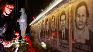 Tabur Bunga dan Nyalakan Lilin, Ukraina Kenang Tragedi Chernobyl ke-40