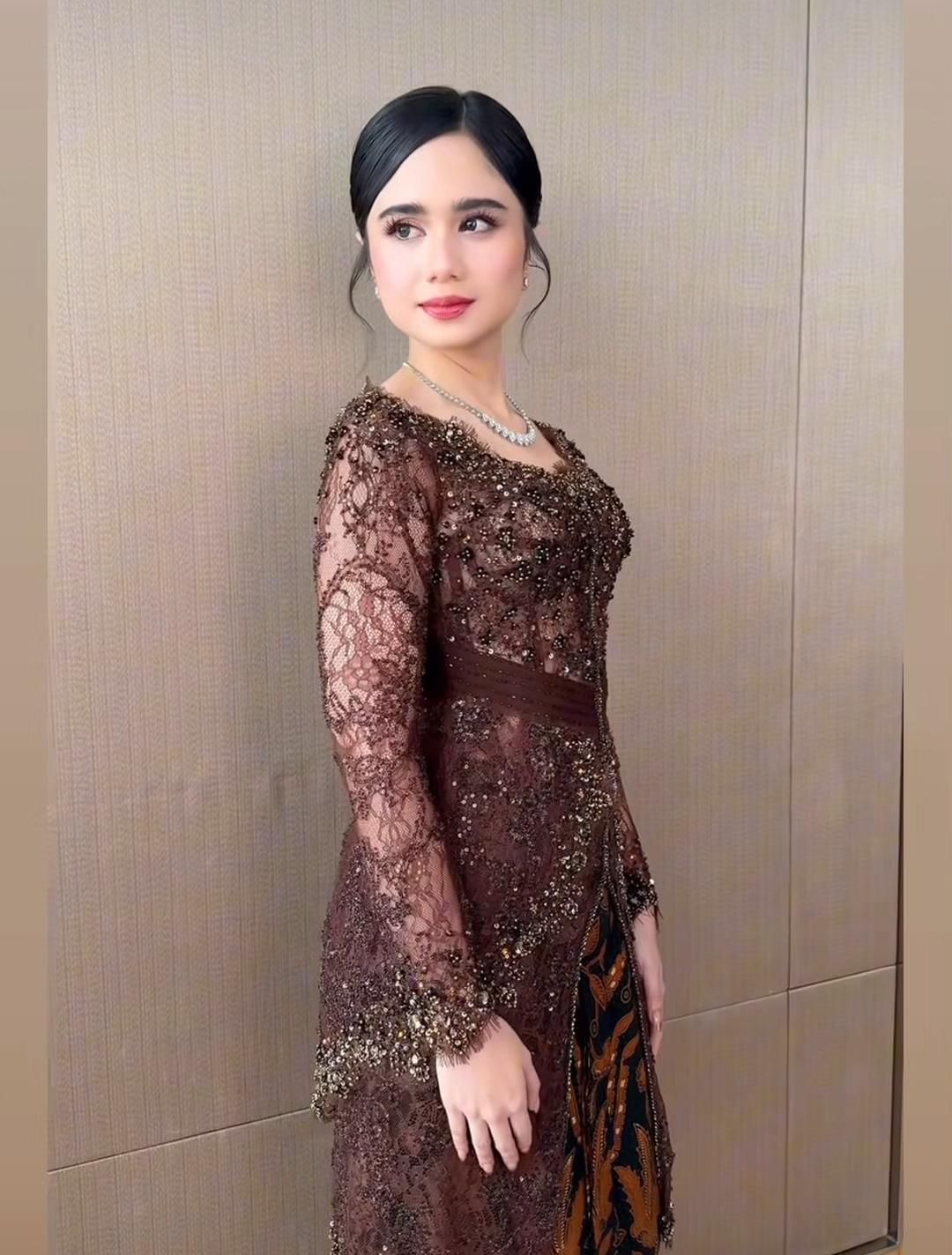 Tissa Biani untuk akad nikah El Rumi dan Syifa Hadju