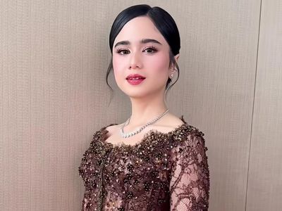 Visual Tissa Biani Berkebaya di Akad Nikah El Rumi dan Syifa Hadju